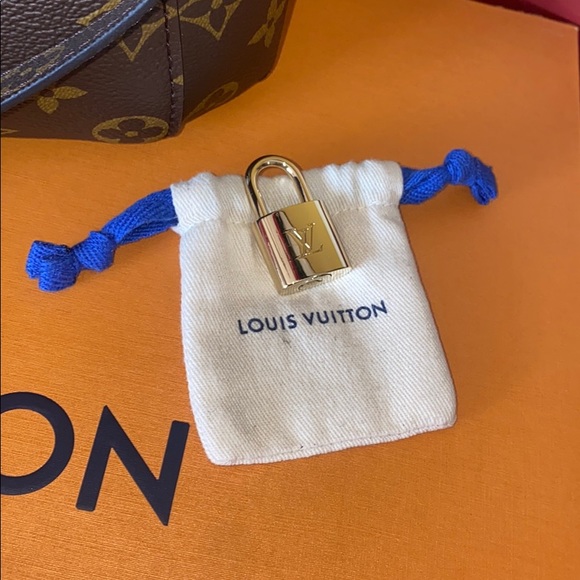 Louis Vouitton - Picture 3 of 12